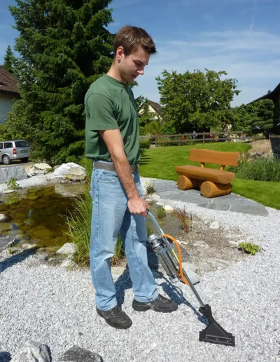 InfraWeeder Lady im Einsatz